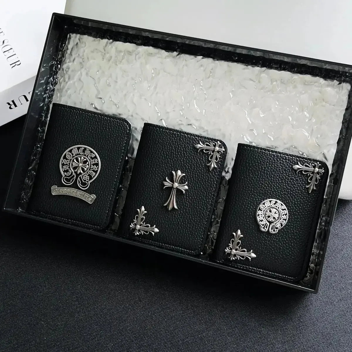 LEATHER EMBOSSED WALLET
