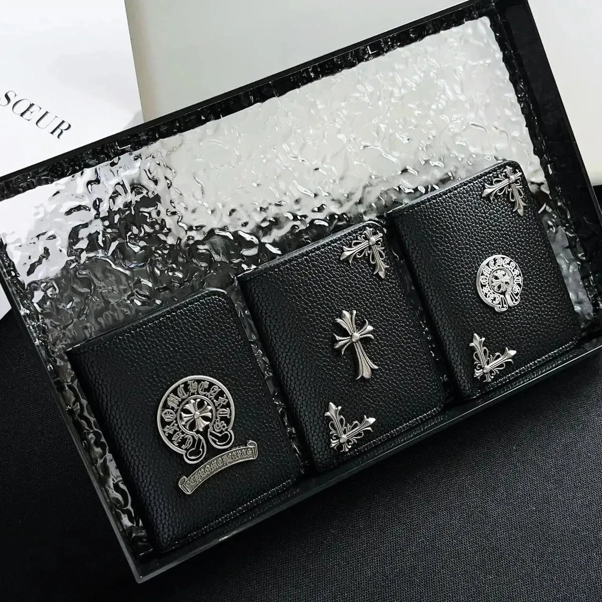 LEATHER EMBOSSED WALLET